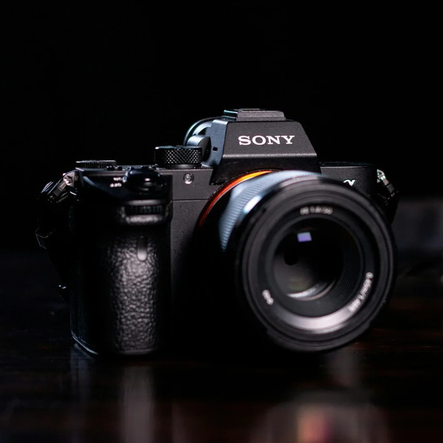 索尼 A7M4 人像扫街镜头自用横评：谁是我的挂机首选
