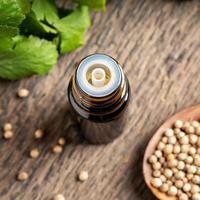 精油不是万能药，但选对品牌真能缓解焦虑失眠——多特瑞和THREE到底怎么选？