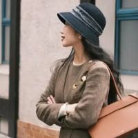 运动鞋不兴了，春天很多人在穿“布洛克鞋”，洋气时髦又很显高！