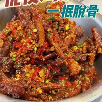 虎皮鸡爪制作指南:高温油炸与温水浸泡的关键步骤