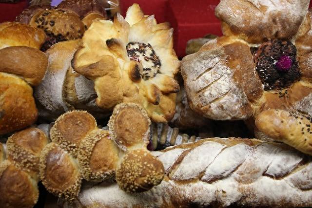 家庭烘焙新手指南：三款零失败面包配方大公开