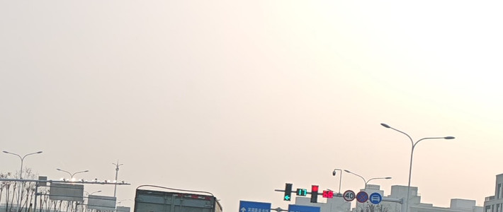 通勤路上的降噪耳机：心灵缓冲区