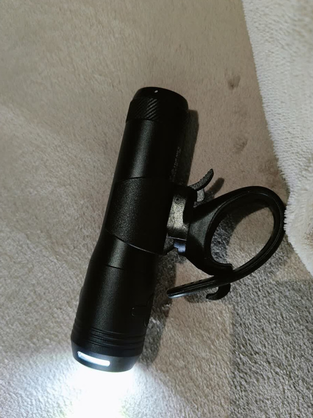 我的通勤好搭子：京东京造小鲨鱼自行车前灯
