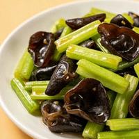 4道适合中老年人的家常菜：芹菜木耳、凉拌洋葱木耳、清炒西兰花、冬瓜海带汤
