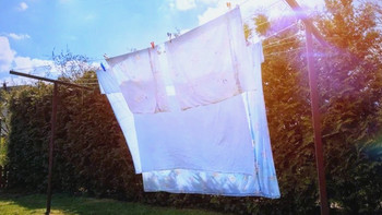 晒被子还有讲究？99%的人都晒错了！正确晒法+高层神器，一次搞定 