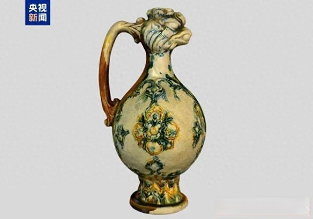 唐代爆款单品：三彩凤首壶的中西合璧