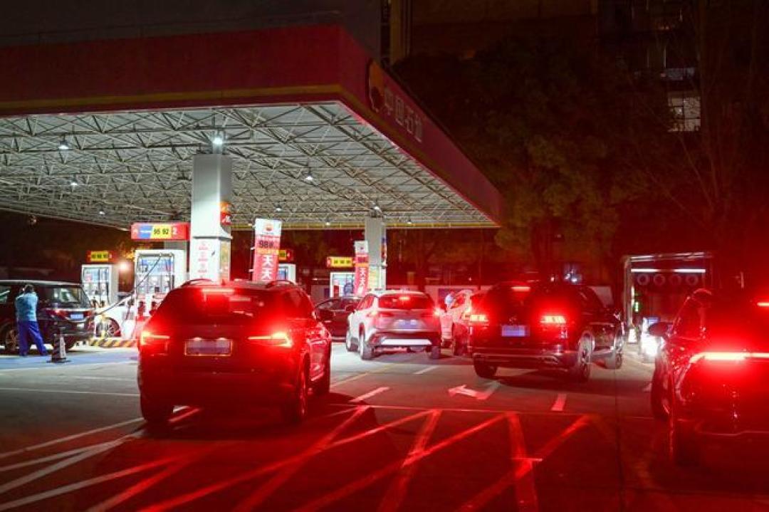 油价上调！但出手调控后涨幅近乎腰斩？目前加满一箱多花16.5元？