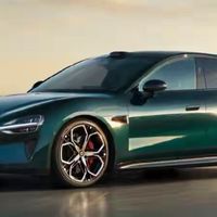 雷军发文称：小米汽车车漆好看因使用3C2B喷涂工艺，建议大家去比