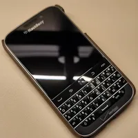 黑莓Q20真的很经典，但它无法激活且粘手