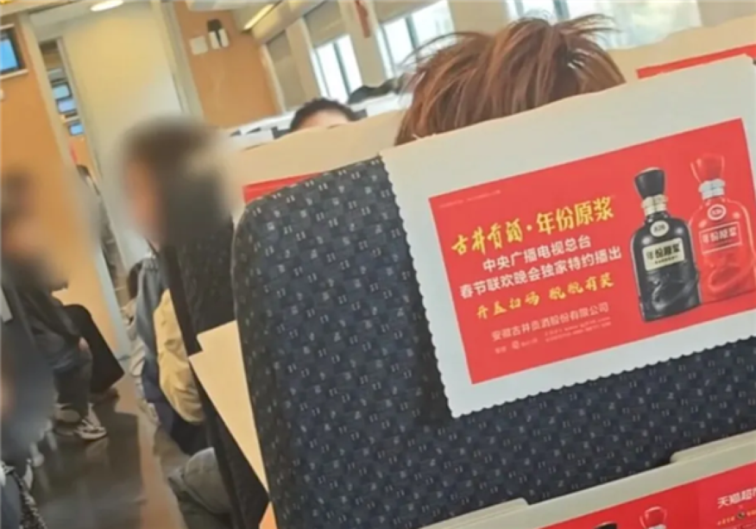 高铁上孩童吵闹 大学生制止遭网暴!12306:可求助乘务员但仅能劝阻
