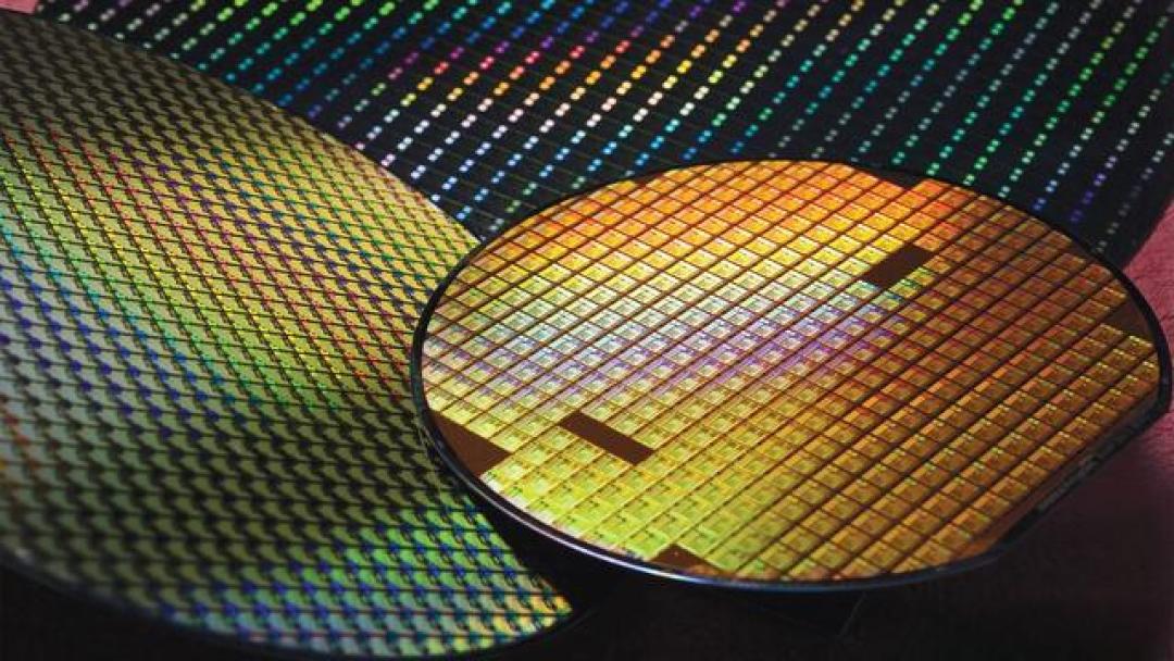 双超大核全大核架构，近5GHz配LPDDR6，新旗舰芯片规格曝光