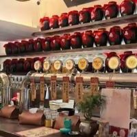 海伦司凉了，“打酒铺”火了：年轻人不是不喝酒，是不陪你演了