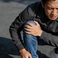 关节越动越好？60岁后避开这4个伤身信号