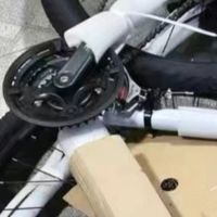 铝合金车架与灵敏变速系统助力城市骑行