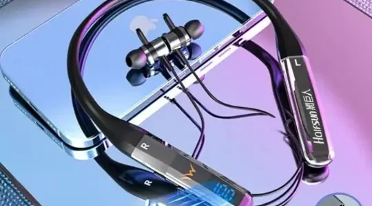 影巨人P360挂脖耳机评测：数显屏与80小时续航解析