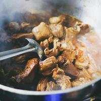 炖肉去腥新解：利用有机酸中和反应提升肉香