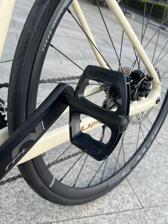 瑞豹公路车