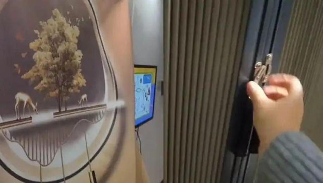 酒店床头画后竟是门!“检修通道”说法合理吗?入住必查这些角落