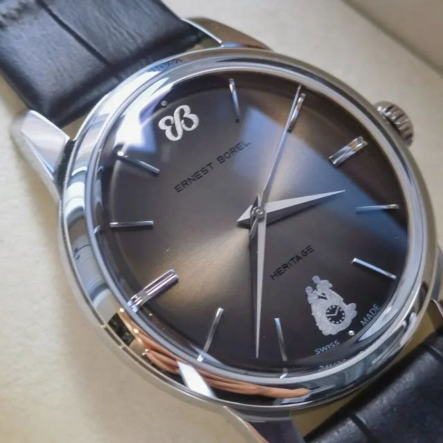 依波路小方表爆火真相：31mm表壳精准拿捏“小而不弱”的通勤刚需