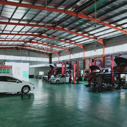 出乎意料！电车没干死油车，反倒把汽修厂逼到倒闭！