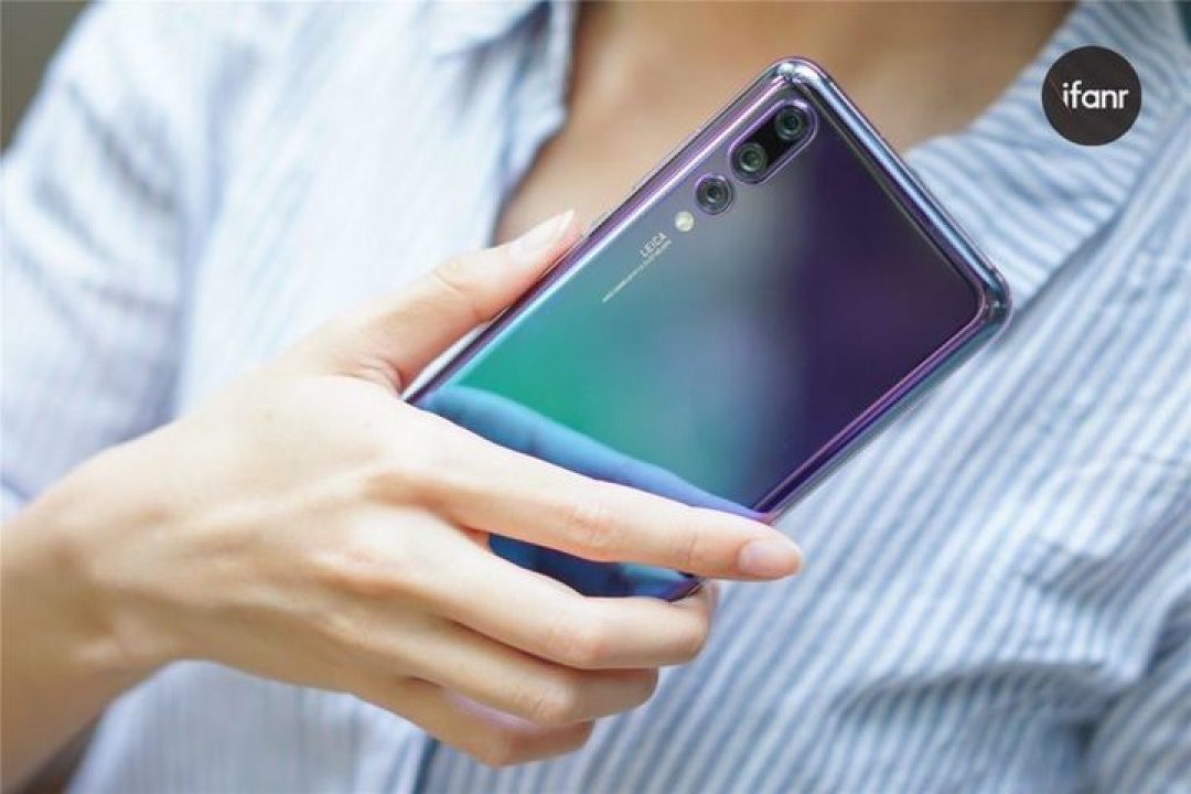 华为 Pura 90 官宣,还有抢跑苹果的「阔折叠」