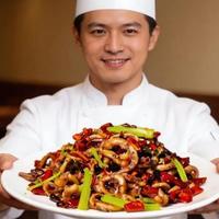 火爆鱿鱼制作全解析：秘制酱料与爆炒技巧