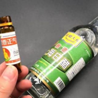 自制清洁剂配方解析：藿香正气水加白醋的适用场景与禁忌