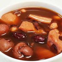 秋藕黑米红豆粥：秋冬气血双补食谱与食材搭配解析