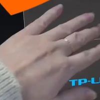 四分钟教会你如何配置硬盘录像机有线监控 POE摄像头和NVR录像机的安装调试步骤，手机端查看监控录像机绑定号码教程，有线监控线路连接方法。_【TP-LINK技