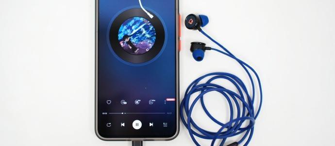 李荣浩说出大实话！有线耳机强势回归，竟成年轻人时尚标配