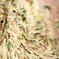 挂面还能这么吃！炸出来的挂面圆子外酥里嫩，第一次尝试就成功，香迷糊了～