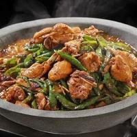 鸡中战斗鸡,手抓大排,泉水鸡,黑豆花牛肉,干烧墨鱼仔,土豆滑肉片,黄豆牛肉...走俏酒店酒楼的家常菜~