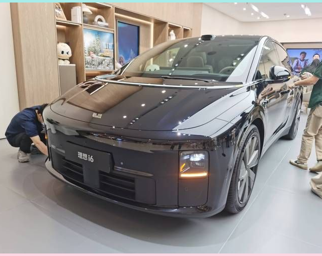 理想i6交付超2.4万辆但隐忧浮现：毛利率仅10%、交付滞后、电池二选一引争议