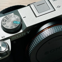 索尼 A7C 室内人像定焦全横评：千元入门到原厂旗舰，选对不选贵