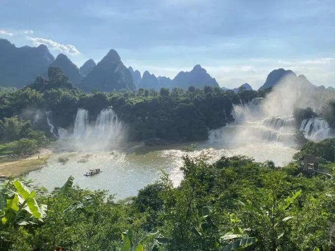 菠萝很忙国内度假