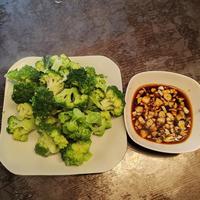 骨髓瘤康复期营养食谱：黄芪玉米排骨汤与白灼西兰花