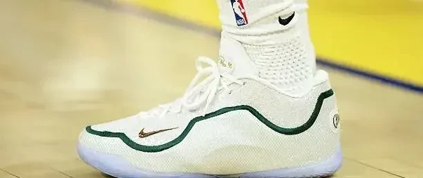 【NBA每日上脚】鞋如其人：见荣誉就上！遇困难就让！