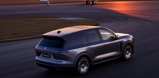 ES9定价低了？李斌：BBA的下一台车是蔚来，蔚来在欧洲比保时捷贵