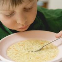 婴幼儿辅食误区：白粥的营养真相与科学搭配指南