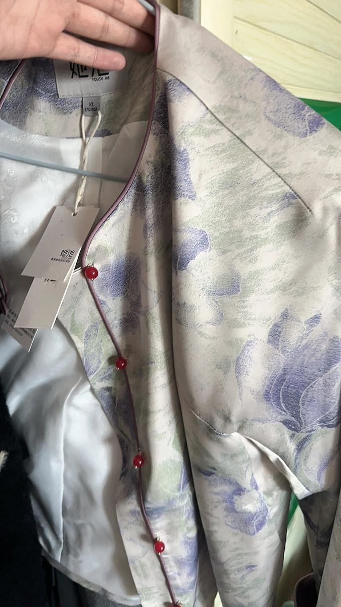 诸圣女士皮衣