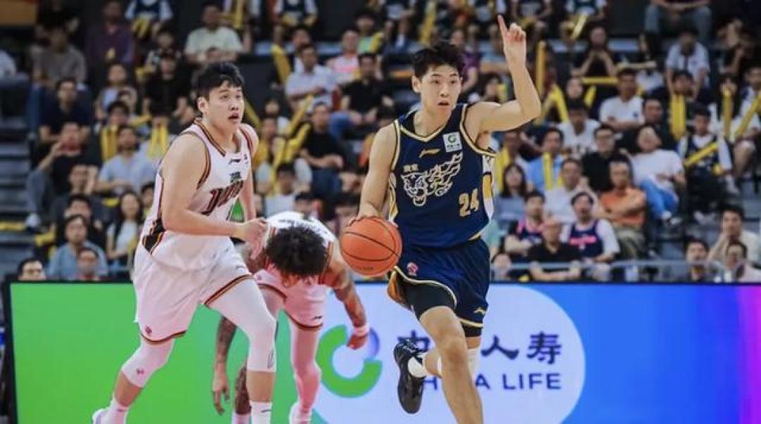 团队篮球完胜!广东5人得分上双,主场33分大胜吉林队