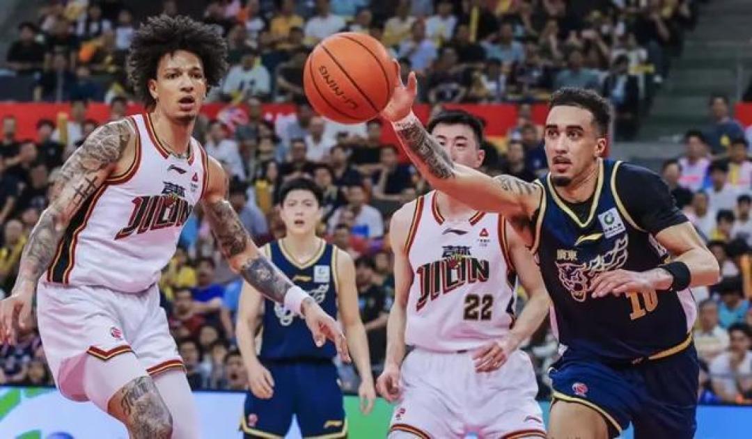 团队篮球完胜!广东5人得分上双,主场33分大胜吉林队