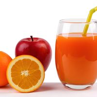 “100%果汁”≠鲜榨：你喝的可能是浓缩还原水