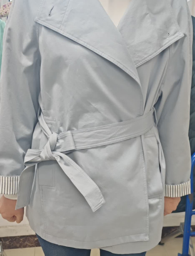香影女士风衣