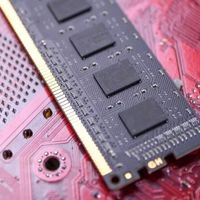 DDR5内存价格2026年Q2将暴涨40%–50%，供需失衡持续加剧