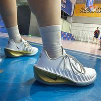 GT Cut 4只适合这类后卫：小体重、打内场、脚型不宽的人穿它如鱼得水