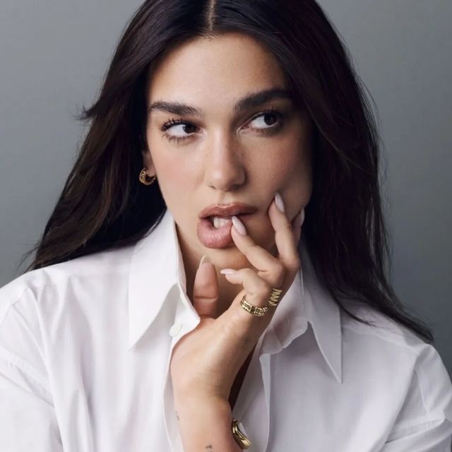 喜欢上淡系美甲以后，一切都变得顺了，看起来干净高级有气质！