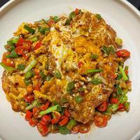 三道家常硬菜做法：酱汁荷包蛋、红烧豆腐与凉拌豆干