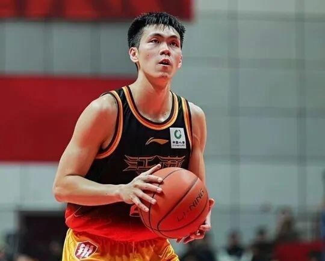 从NBL到全明星首发!26岁新秀庞峥麟,一年打服CBA享巨星待遇