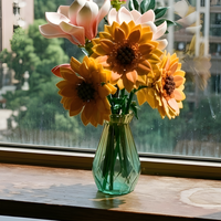 在书桌一角，种下静默绽放的春天丨这束积木花的浪漫，由你定义！